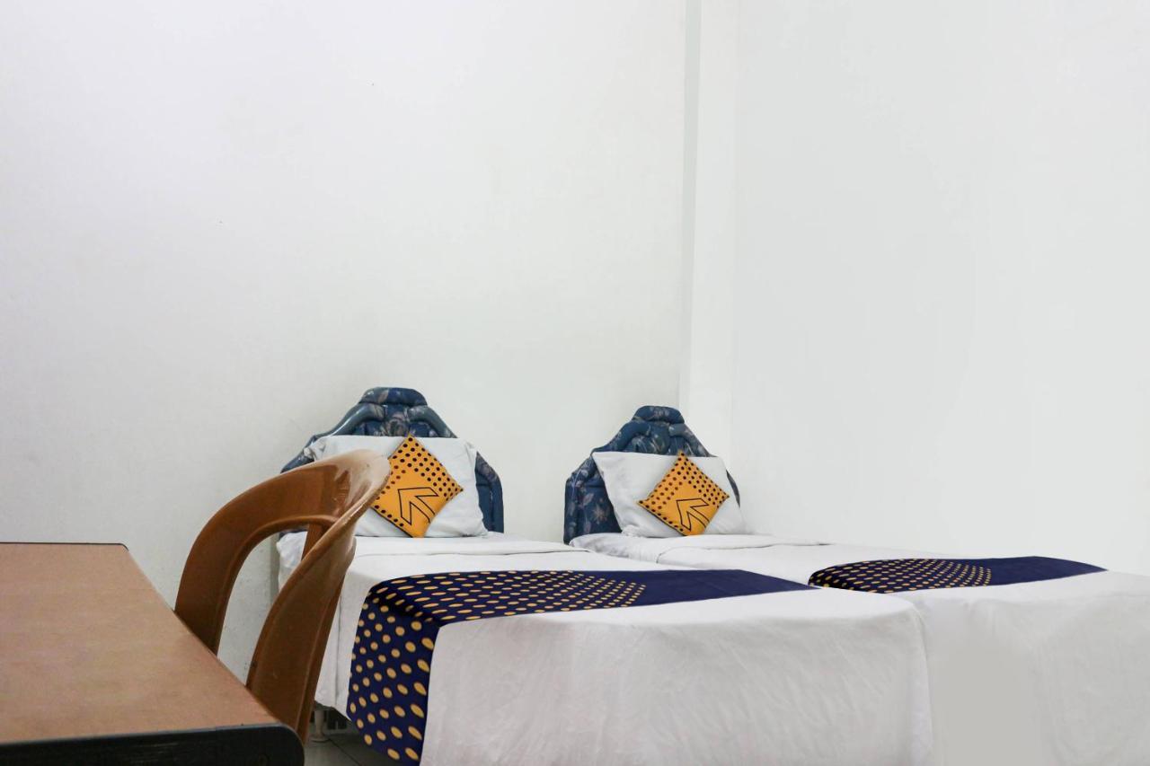Spot On 91212 Hotel Kelimutu Kupang  Exterior photo