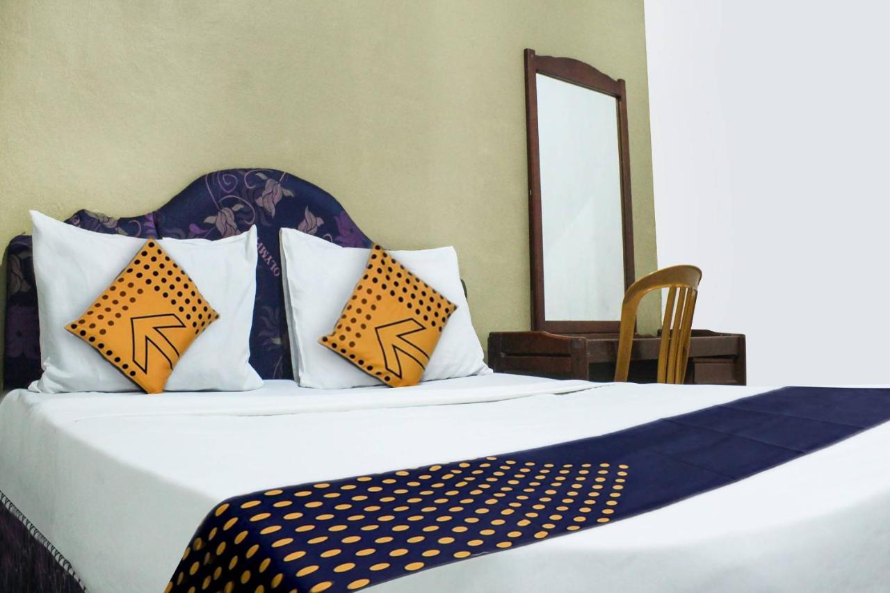 Spot On 91212 Hotel Kelimutu Kupang  Exterior photo